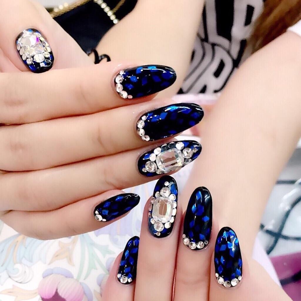 美甲- 奢华蓝色亮片