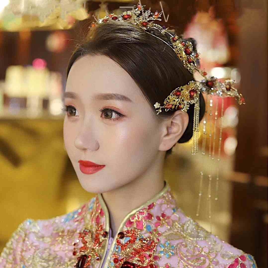 中式秀禾龙凤褂旗袍新娘化妆造型