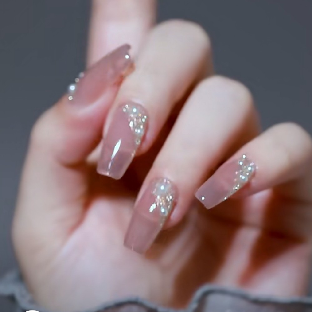 水润裸色法式碎钻胶珍珠美甲