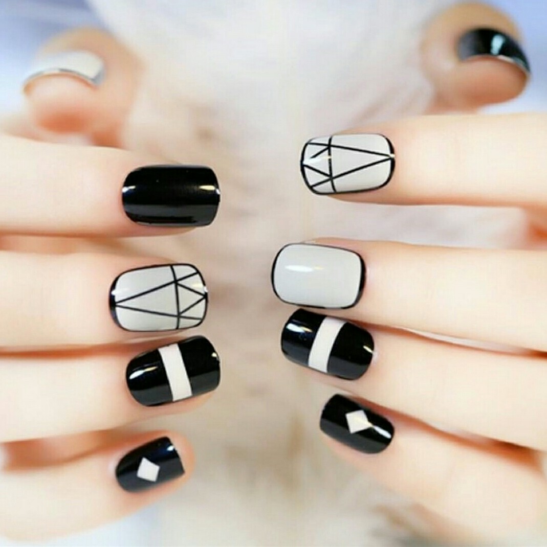 美甲- 精致白搭条纹