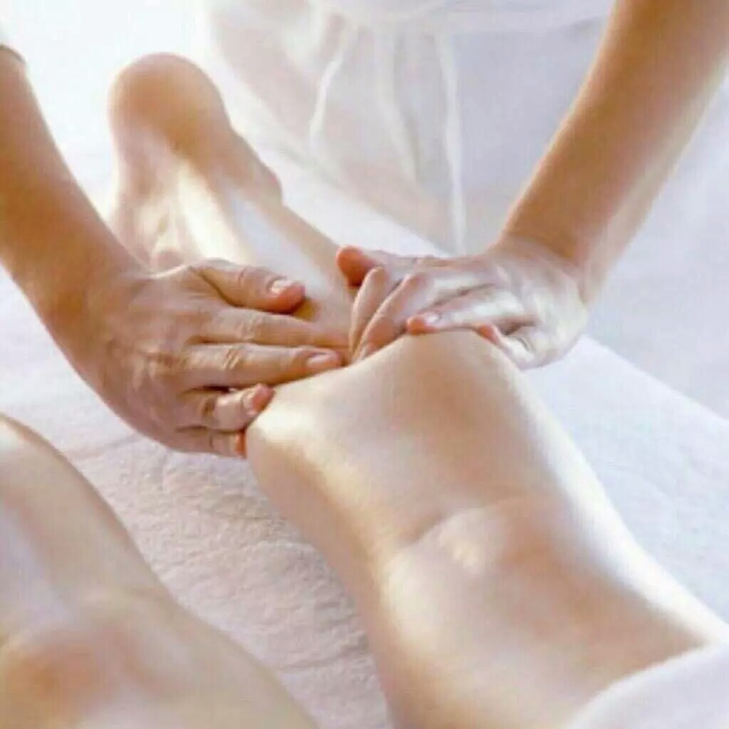 腿部经络疏通按摩