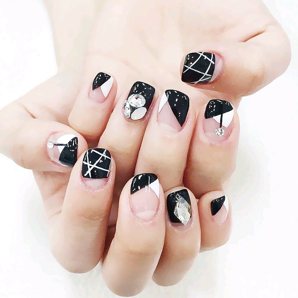 美甲- 黑白色经典发式镶钻