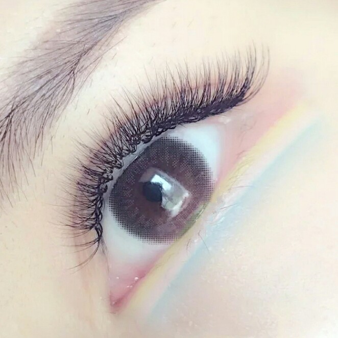 美睫行业有四年了,最注重顾客自身睫毛的养护,嫁接睫毛除了让眼睛漂亮