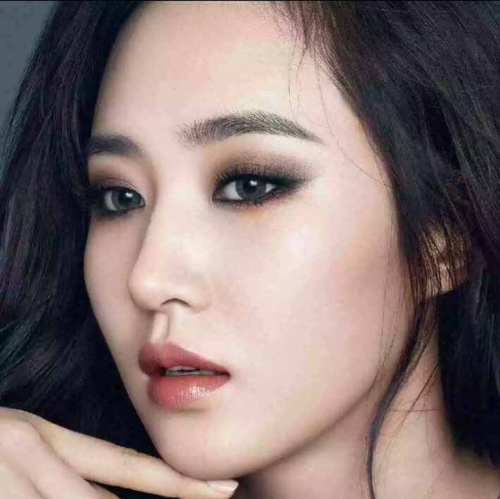 轻奢复古小烟熏妆